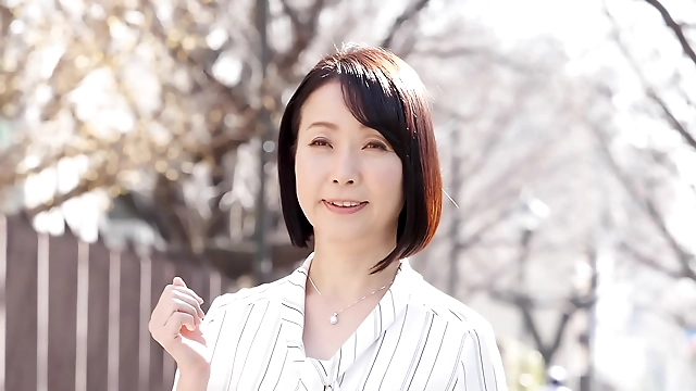 Experience the Luscious Beauty of 50-Year-Old JAV Idol Ryoko Izumi in Her First Shooting Document!!