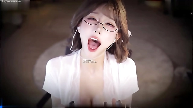 Zhang Ailing s Fan Festival: The Ultimate ASMR Experience for Your Ears Pleasure