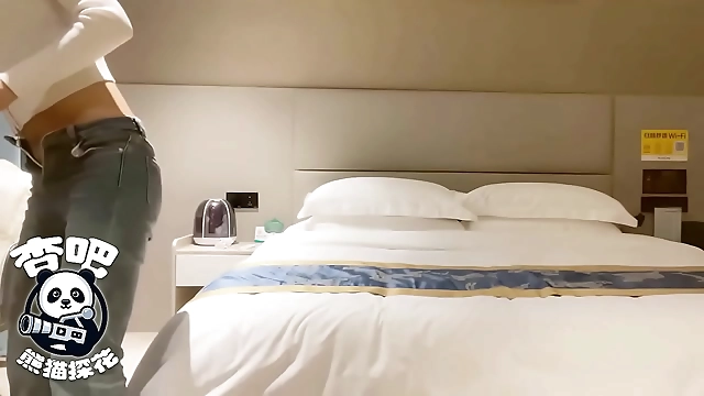 Fuck me harder!: Xinjiang hottie's luscious body can't get enough in bed