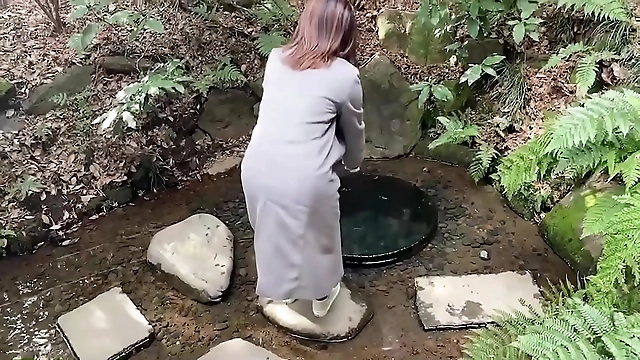 Hatsumode Nakadashi: Exploring Shrine with Dominatrix Nurse Cuddling and Sexy Performance!