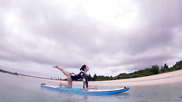 Surfboard Yoga: Tone Your Lucious Curves While Soaking Up The Sun!